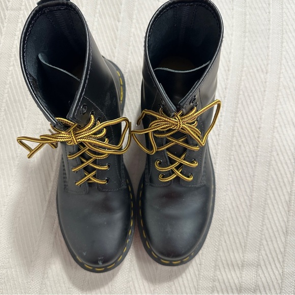 Doc Martens women’s 1460 size 9 boots, black leather, minimal wear - Picture 5 of 16